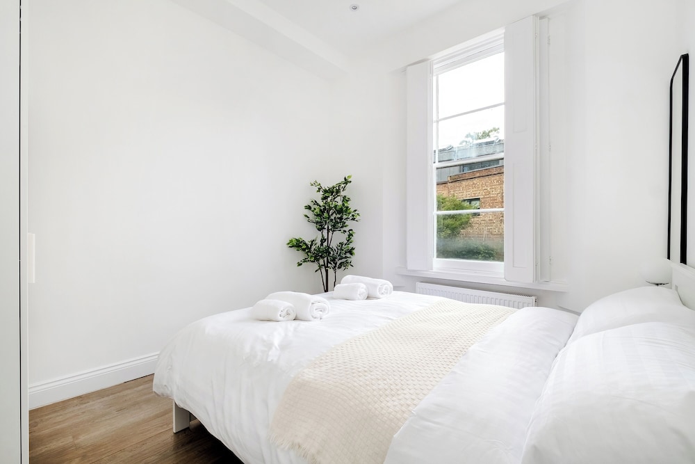 Luxury 4 Bedroom House in Central London