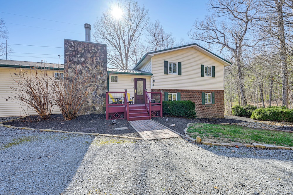 Lakefront Cabin Retreat w/ Dock in Robbinsville!