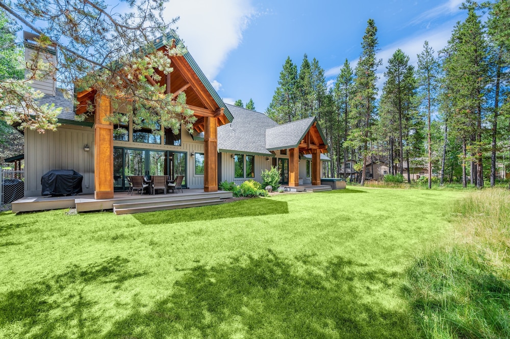Riverwatch by Avantstay Deschutes in Your Yard in Bend, US