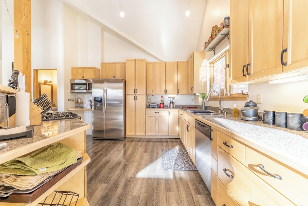 27 Rasor Court