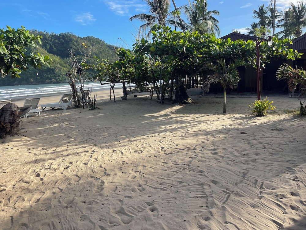 Akoya Beach Park & Cottages
