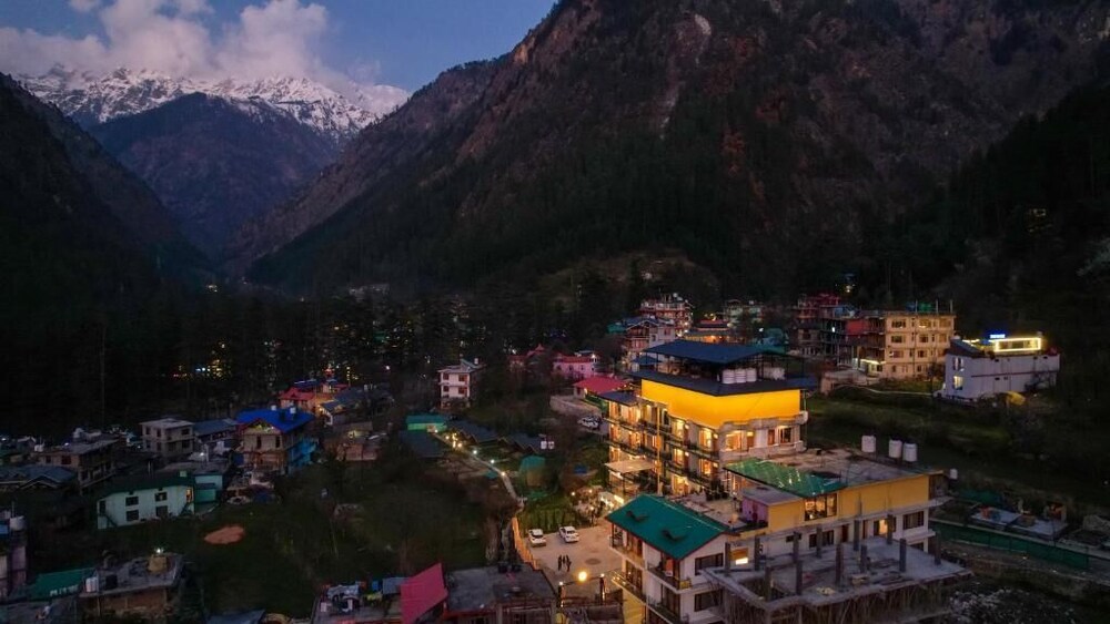 The Hosteller Shimla Valley View