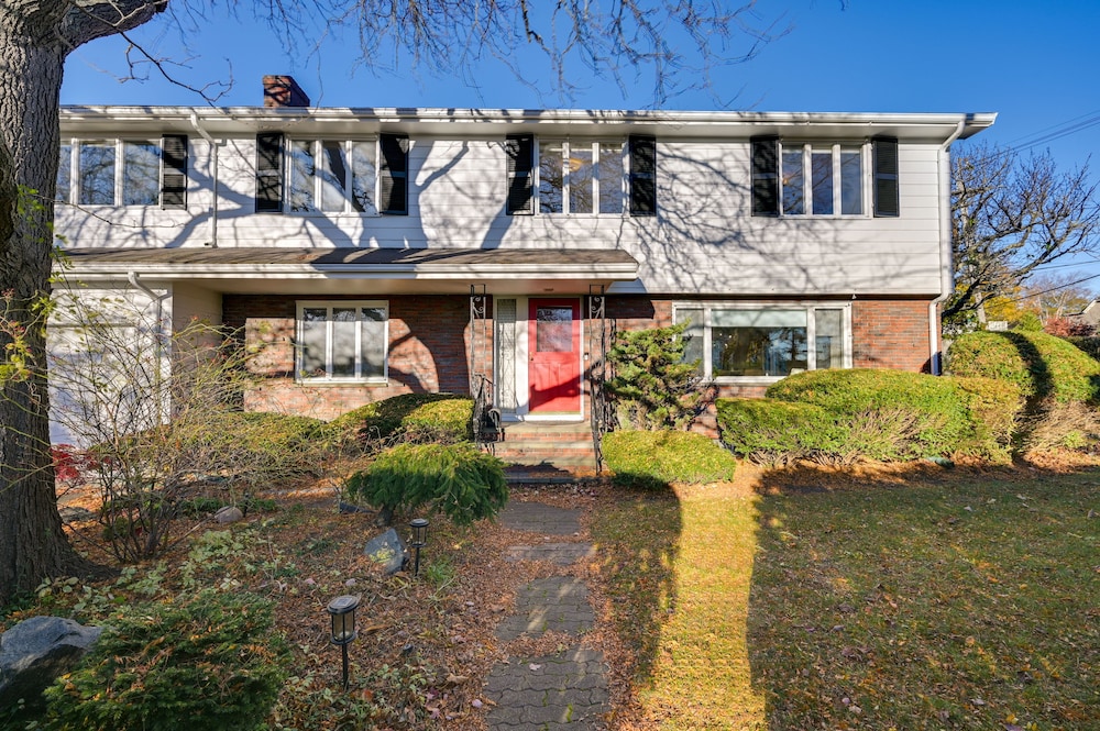 Pet-friendly Marblehead Home Near Preston Beach!