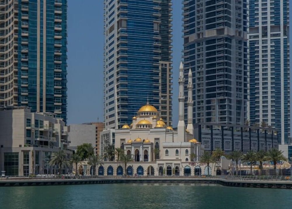 Heart of Dubai Marina-Clos to Tram Metro