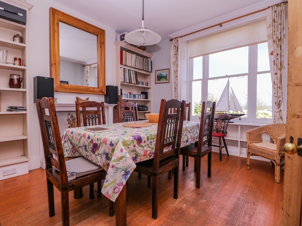 6 Gloster Terrace