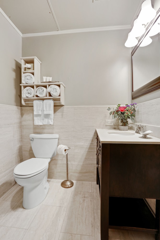 New Orleans Vacations - La Galerie French Quarter Hotel - Property Image 6