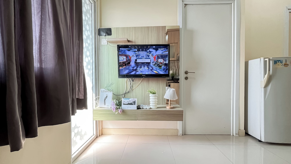 2Br Apartment Direct Access To Mall At Green Pramuka City