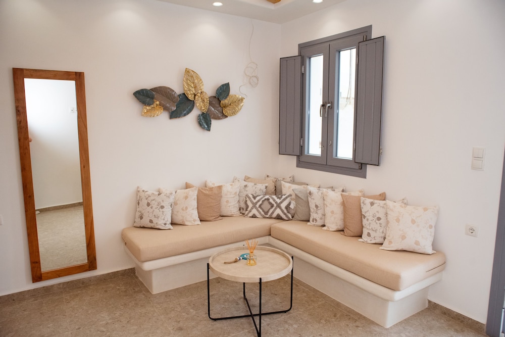 Anais Of Naxos photo 3