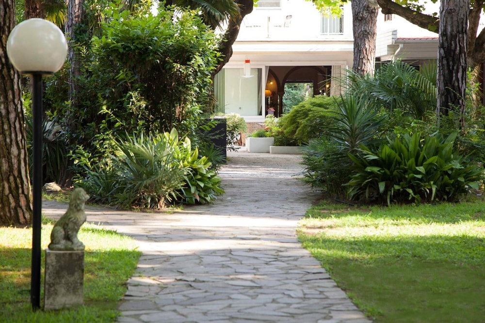 Hotel Valdor - Image 1