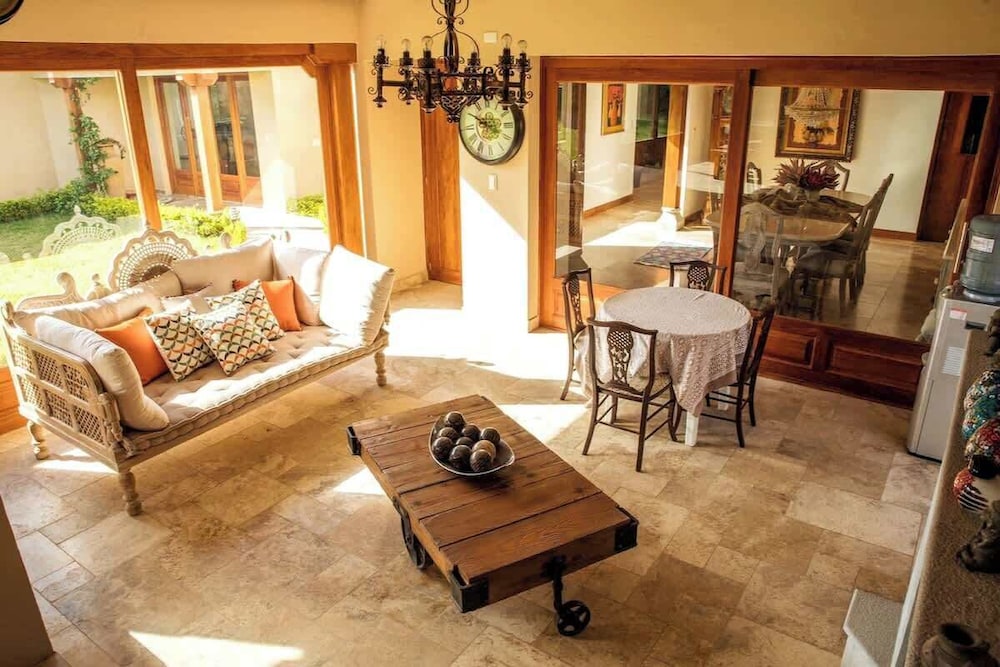 Lujosa Casa Guayllabamba BBQ Jacuzzi Gym Piscina