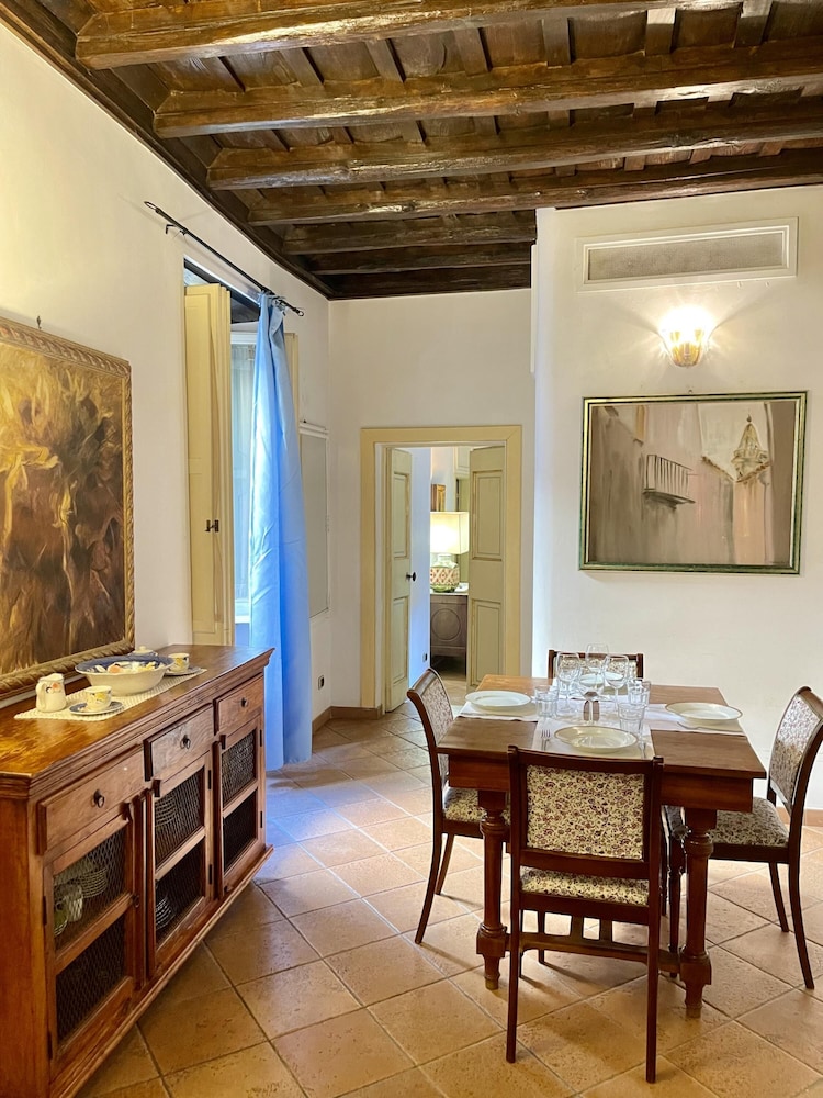 Estate4home - Trevi Fountain Apartment