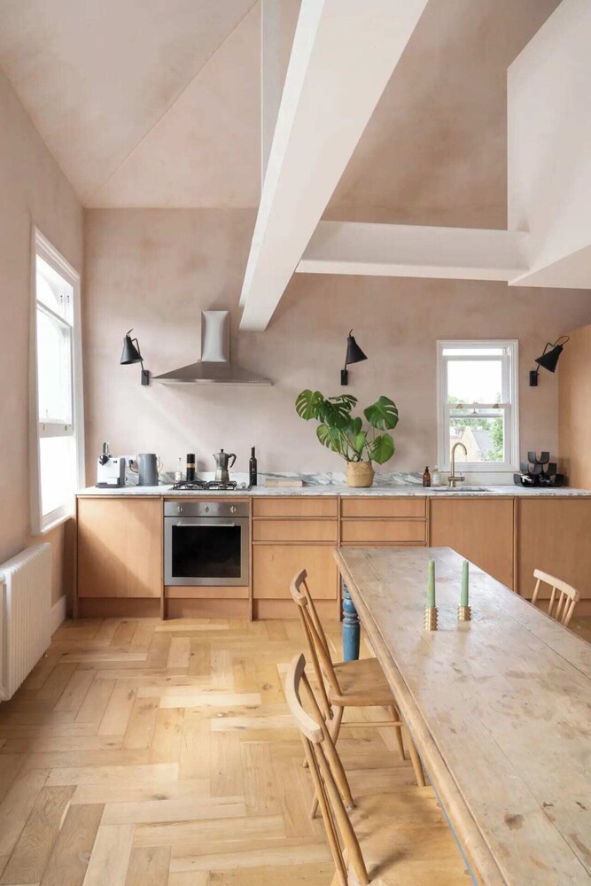 Rustic & Spacious 2BD Flat Near White City