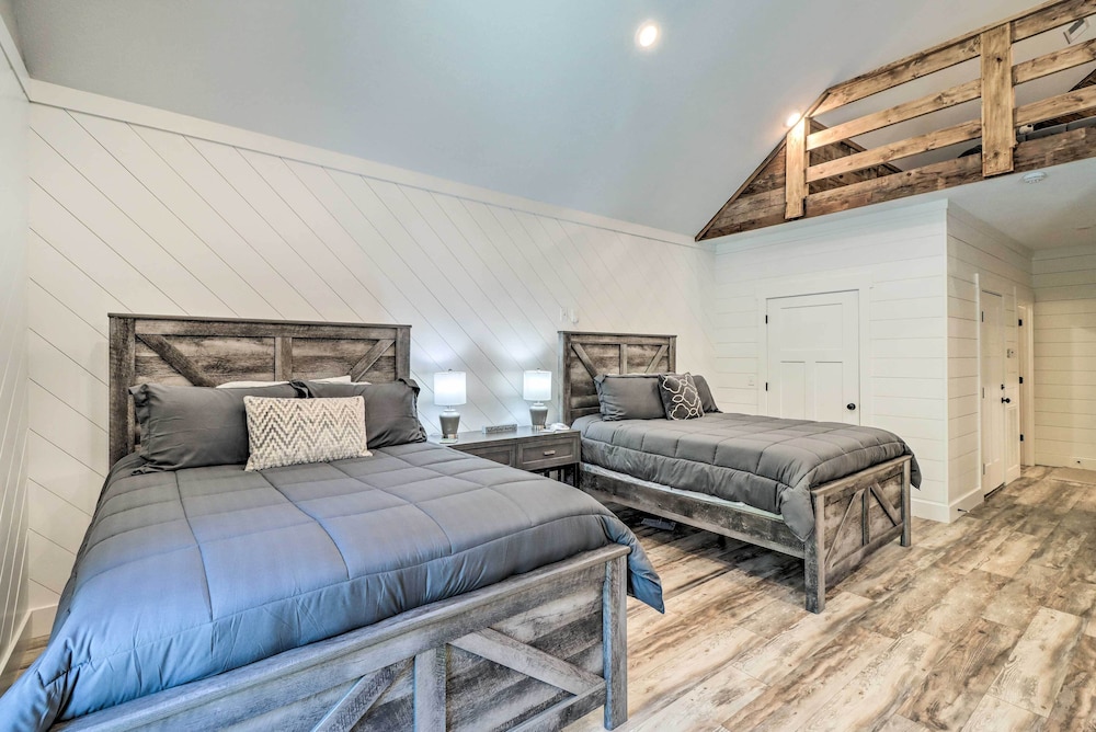 All-encompassing Lakehouse w/ Modern Accents! view 3