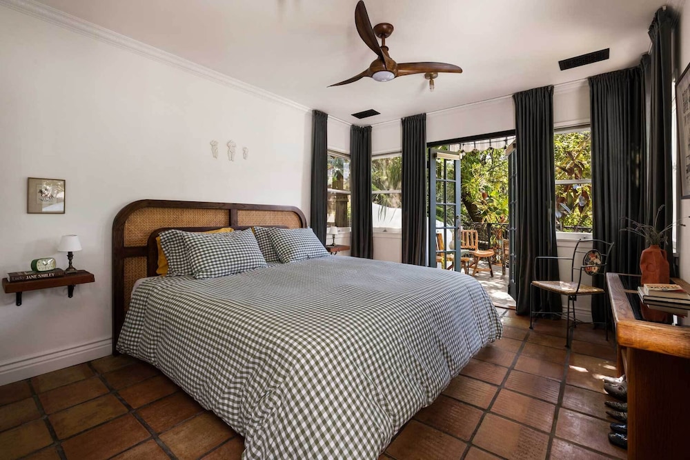 Hollywood Hideaway by Boutique