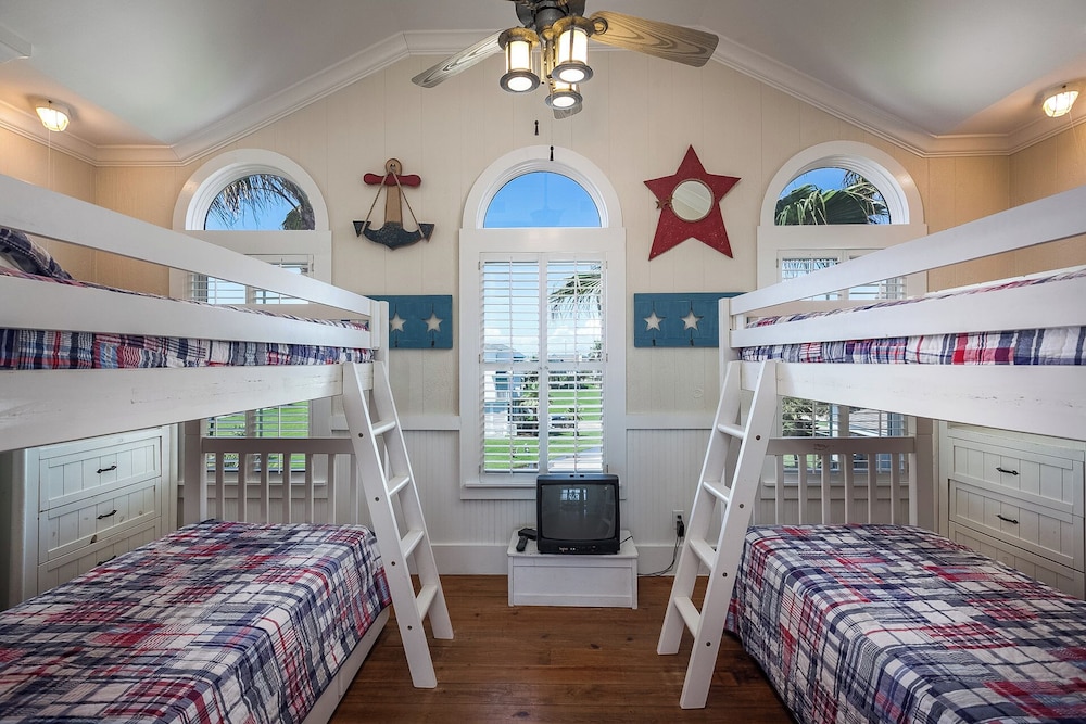 Breakers Pointe by Ryson Vacation Rentals