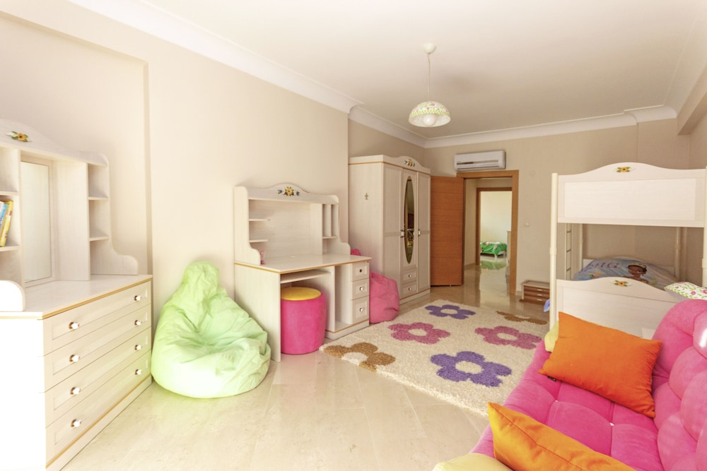 Paradise Town Villa Lucky view 3