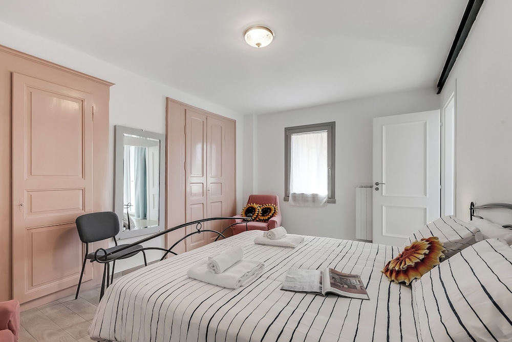 Iris Apartment