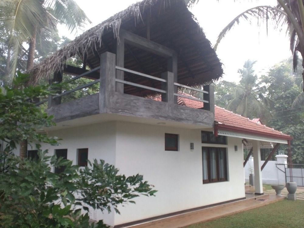 Sayo Villa
