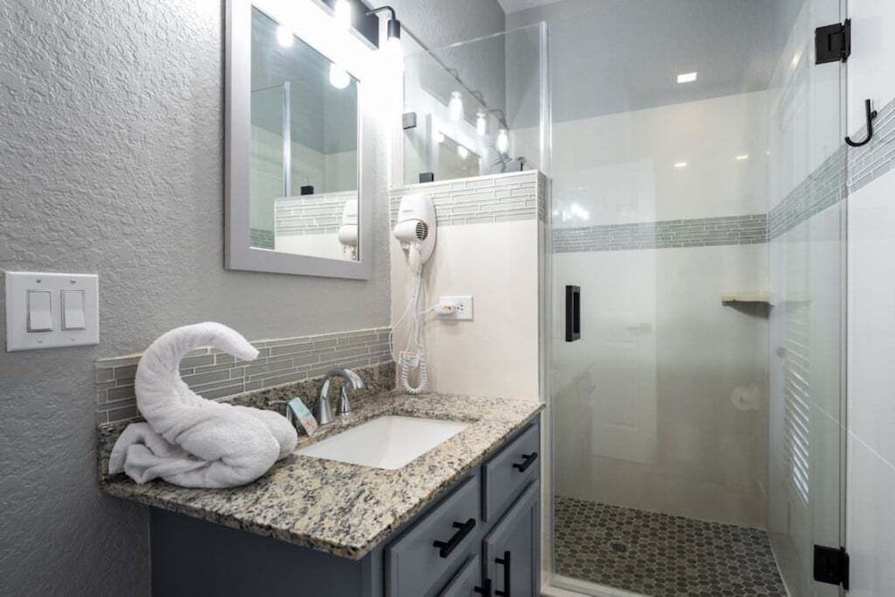 Modern 4br South Facing Pool Home Near Disney 4 Bedroom Villa