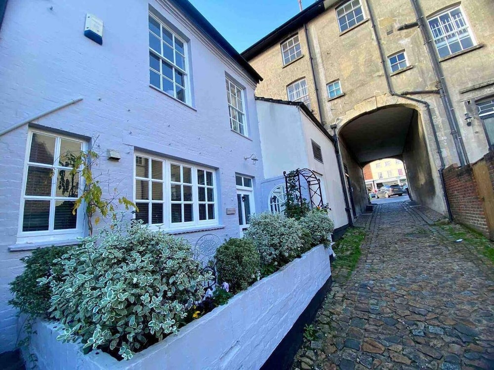 17th Century Coach House - Pet & Family Friendly