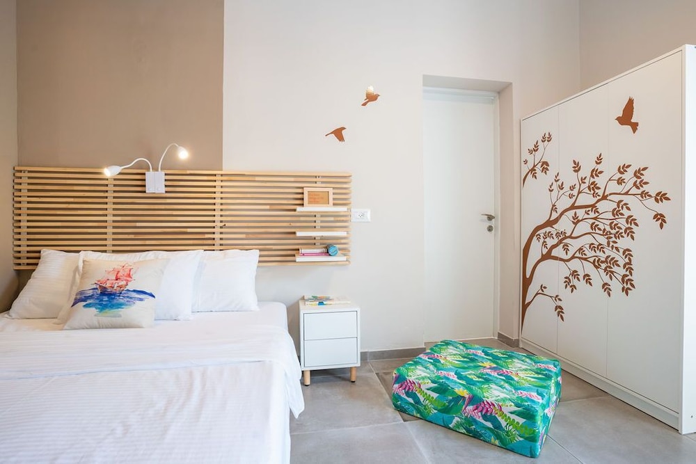 Deluxe AchzivBeach Apartment in Nahariya view 5