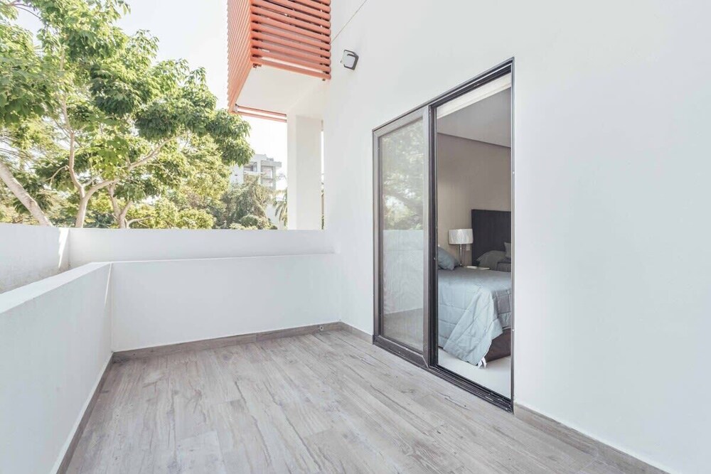 Cozy 2BR House 2 min to the Beach - Pool - Terrace
