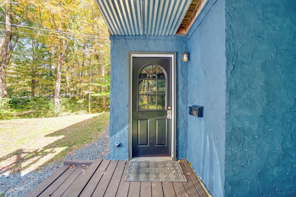 Treehouse Chalet Near Mt. Snow w/ On-site Trails!