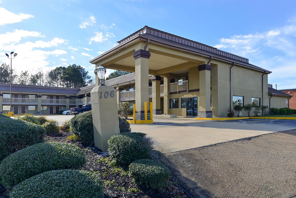Days Inn & Suites by Wyndham Byram