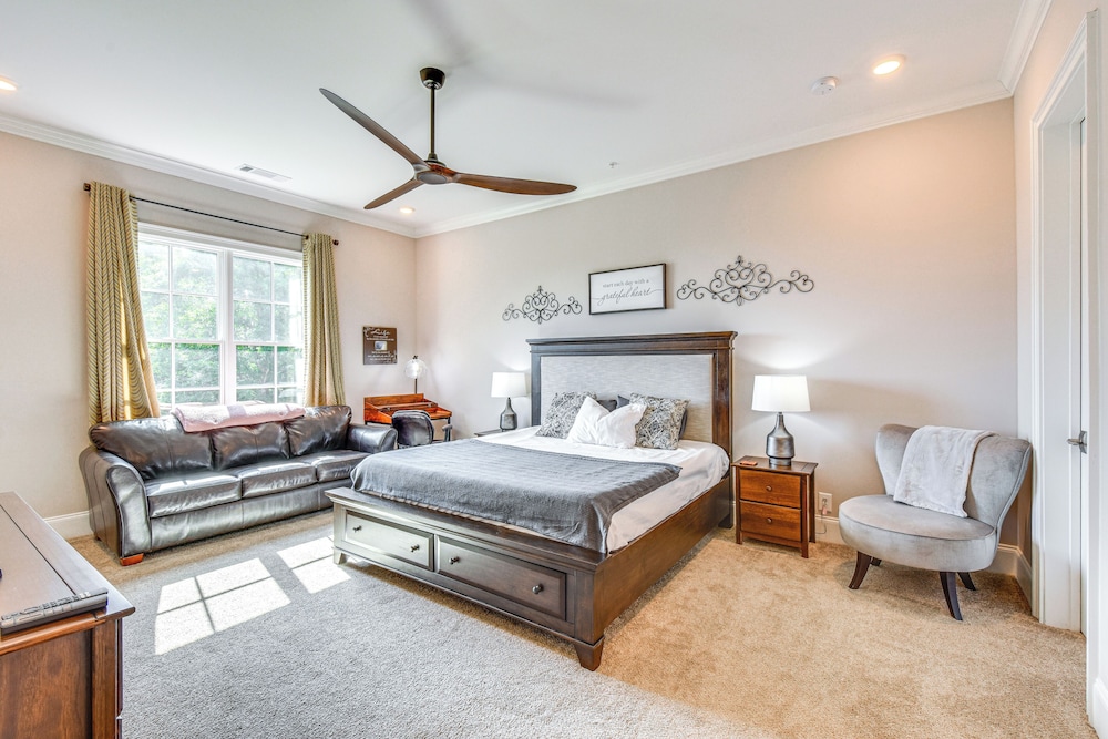 Community Perks: Mountain-view Condo in Toccoa!