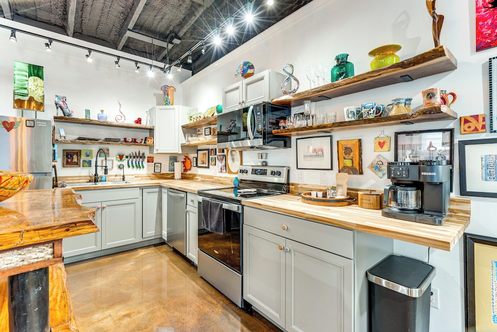 'arboco' Downtown Murphy House w/ Courtyard!