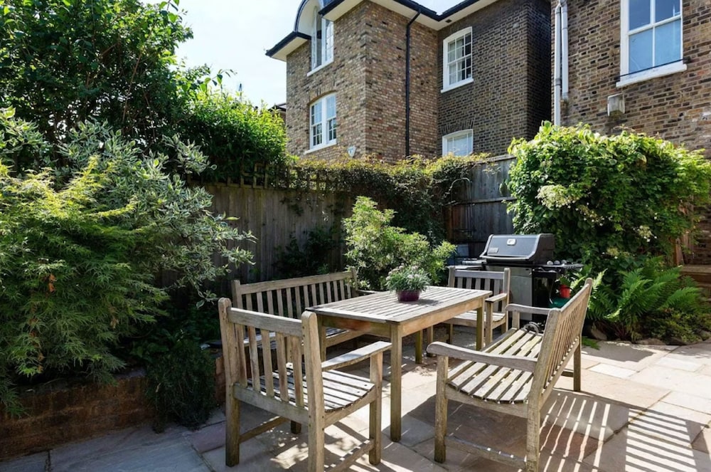 outdoor bbq area