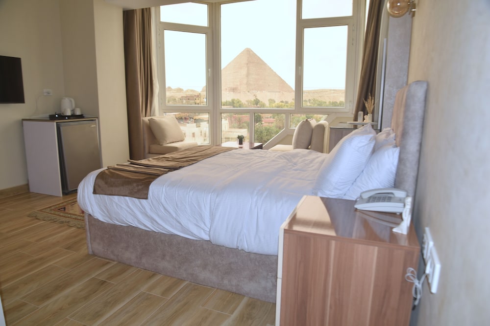 pyramids wonders hotel
