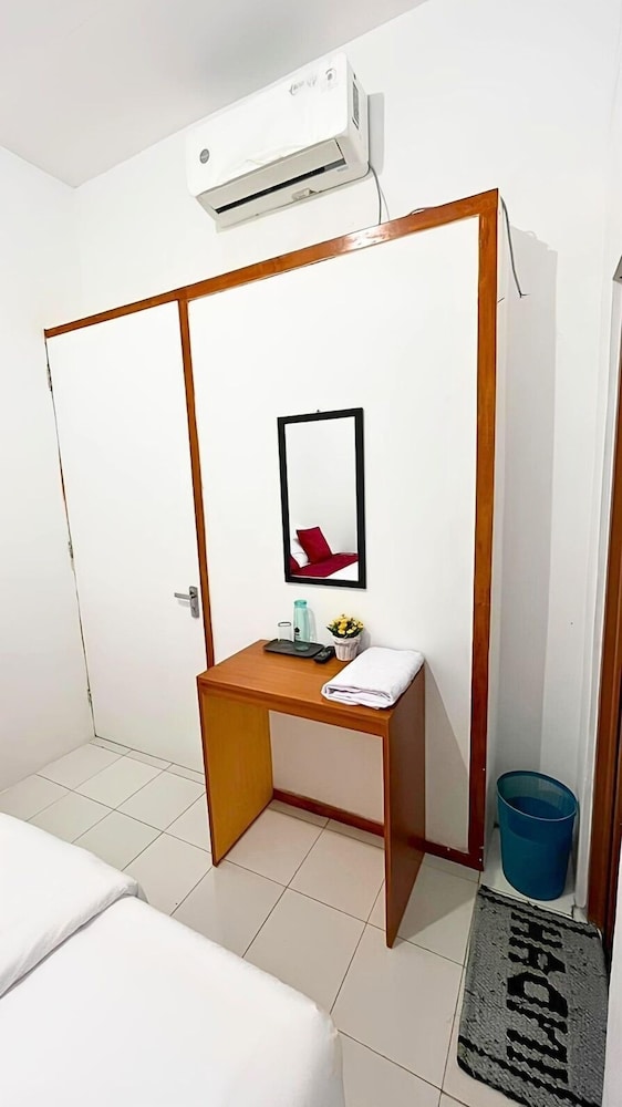 Djuragan Kamar Halona