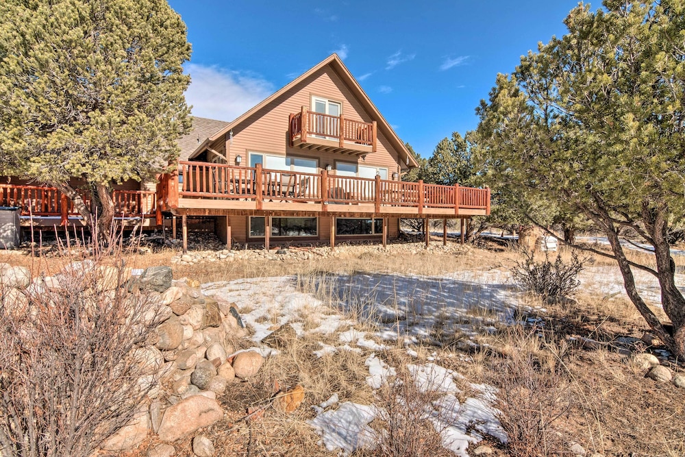 Buena Vista Oasis w/ Mtn Views, 3 Mi to Dtwn! view 4