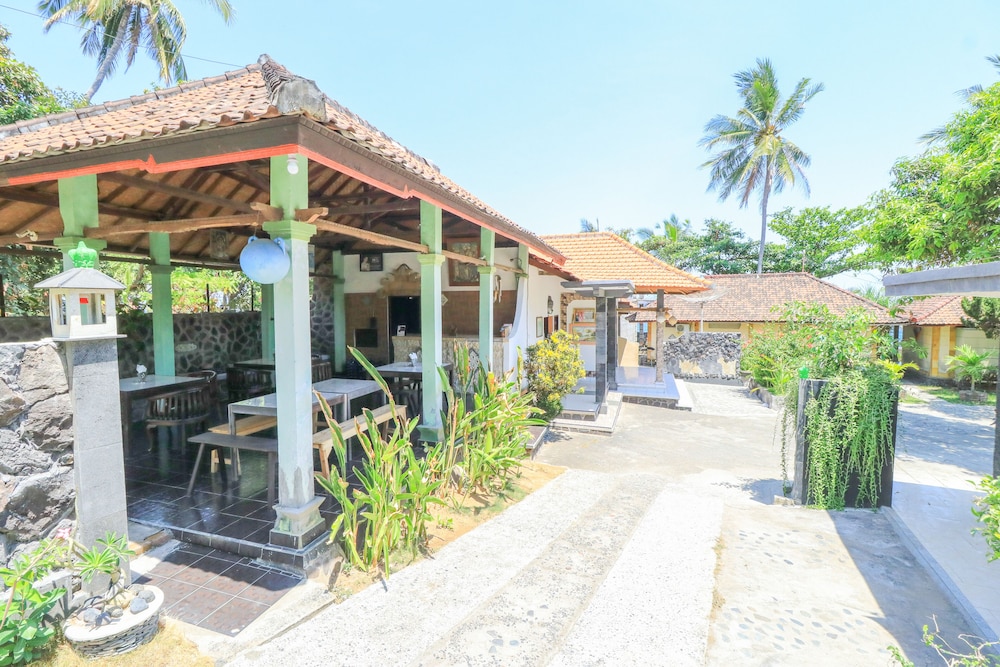 Hotel Tara Bar & Resto Air Sanih view 4