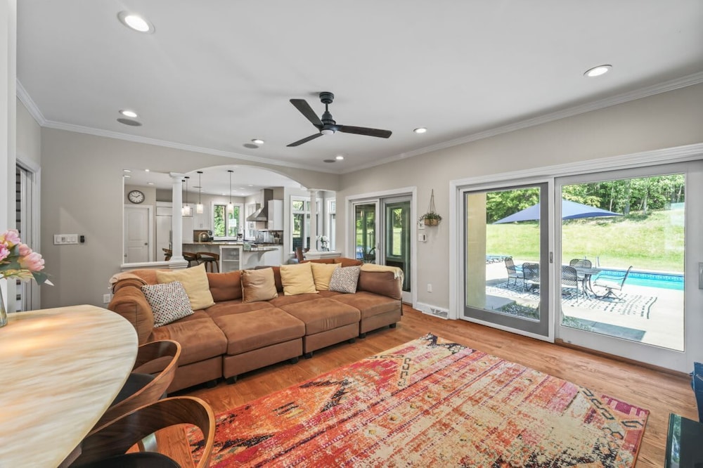 Hidden Retreat 4-homes 134 Acres