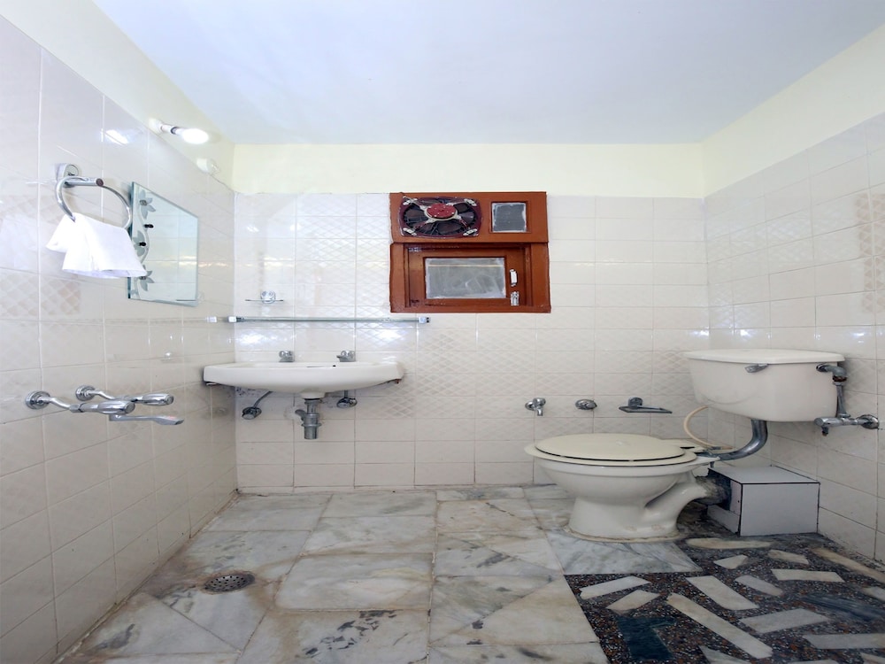 OYO 10165 Home 2BHK Snow View Apartment