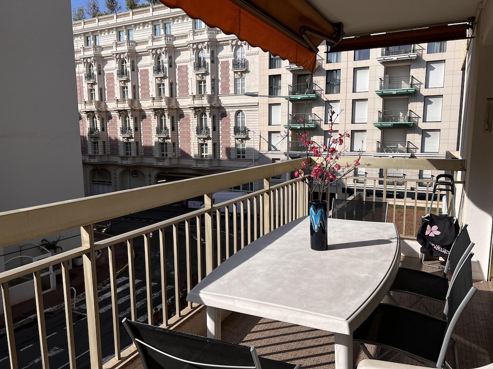 One Bedroom Apartment in the Center of Cannes Next to the Carlton a few Meters From the Croisette - 367