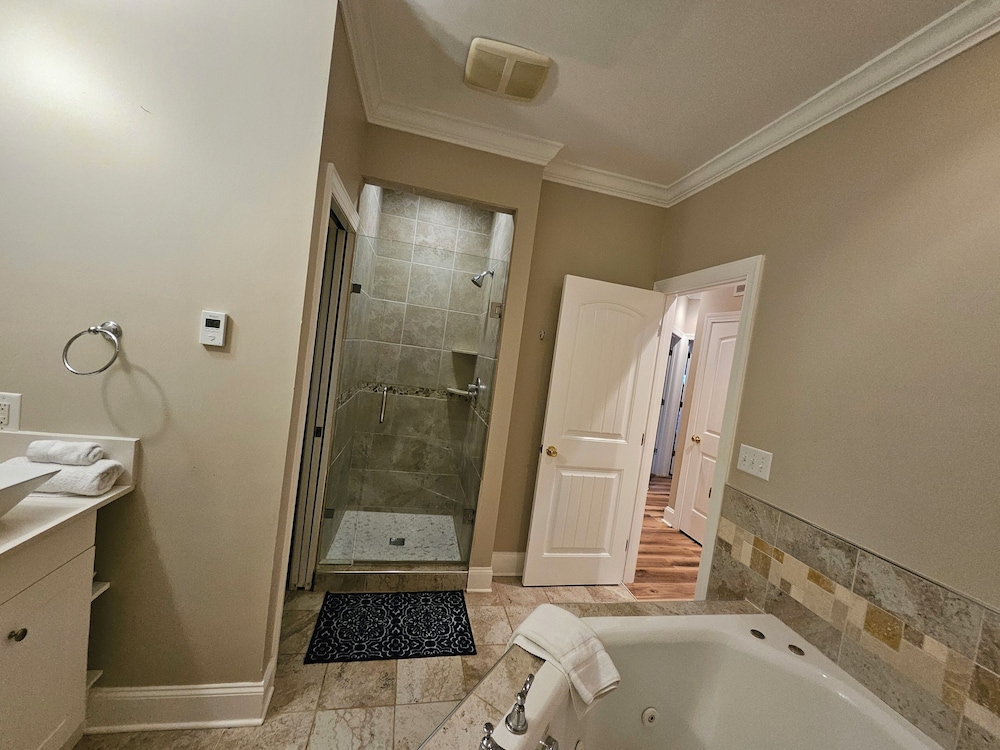 Heated Pool King Bed Jacuzzi Bath Arcade
