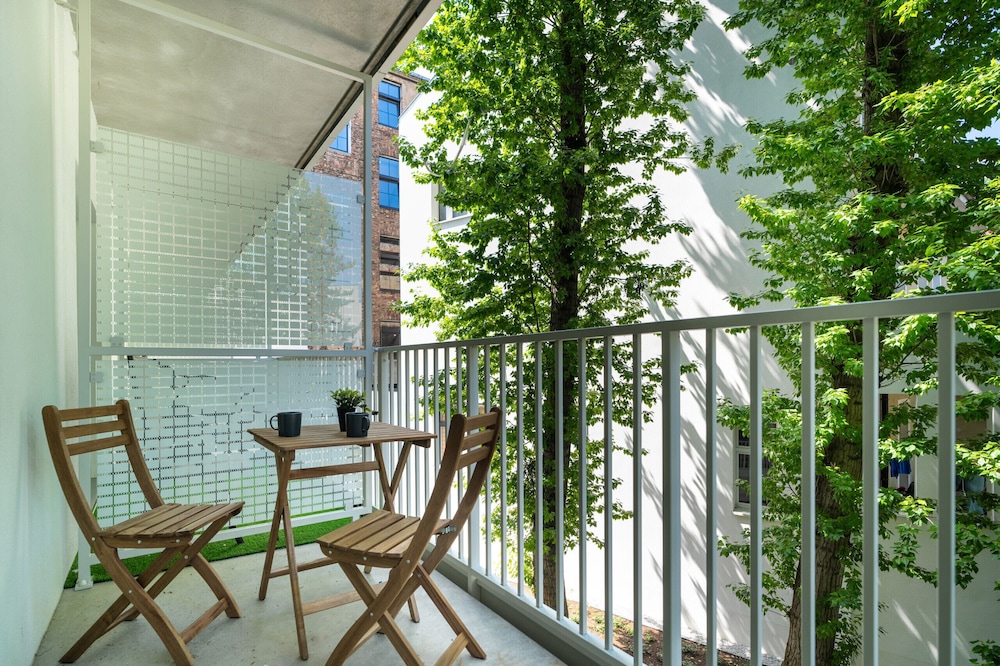 Modern Studio for 2 by Renters