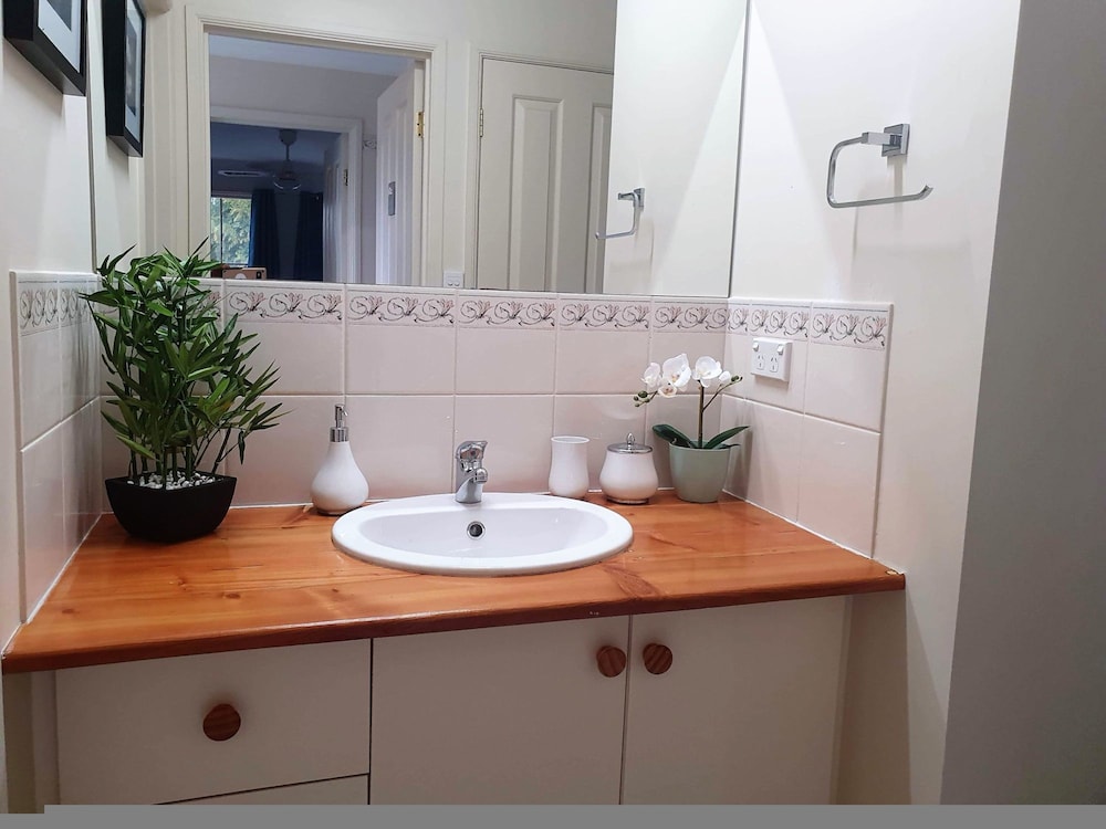 Milang Lakefront Retreat