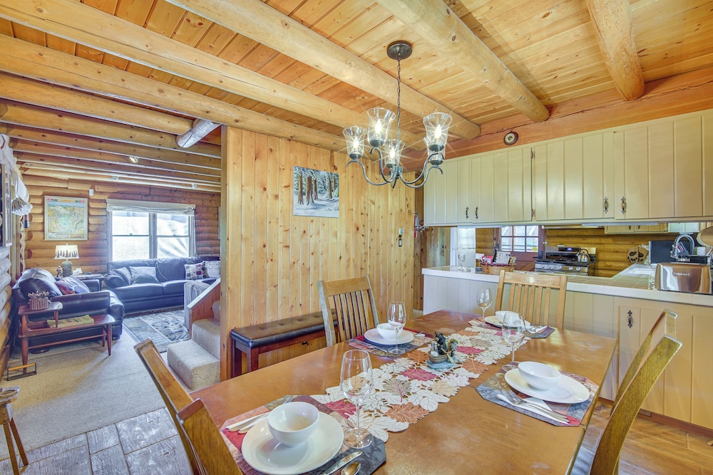 Crestline Area Vacation Rental Cabin w/ Decks!