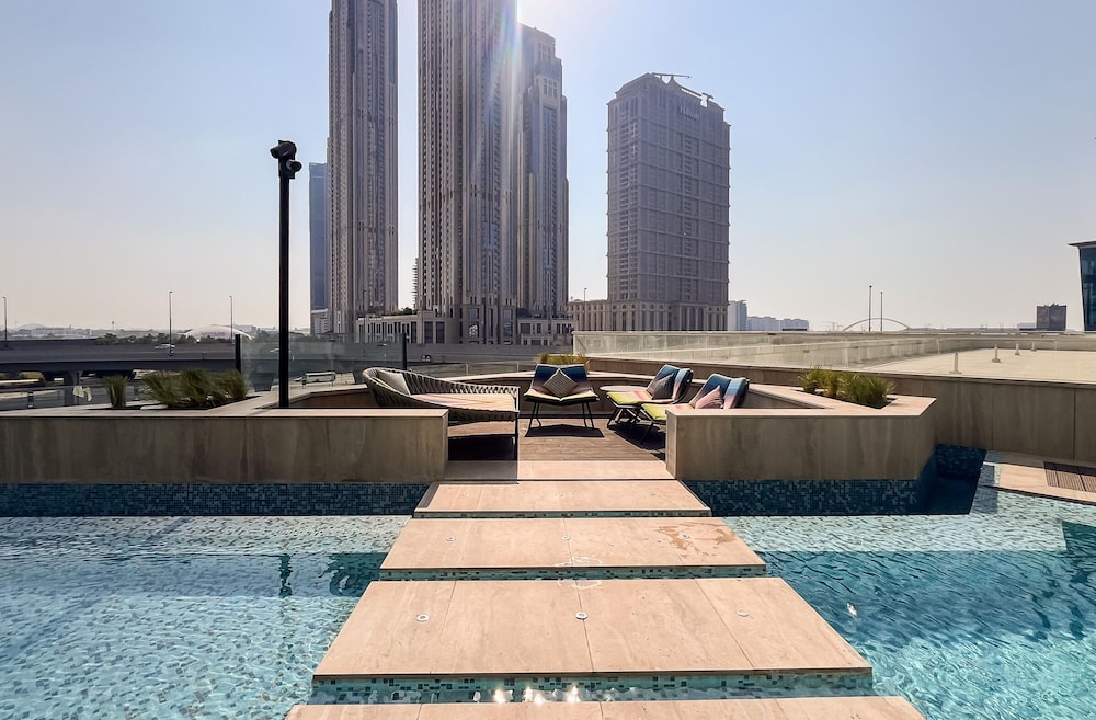 Exclusive 1BR Urban Oasis Canal