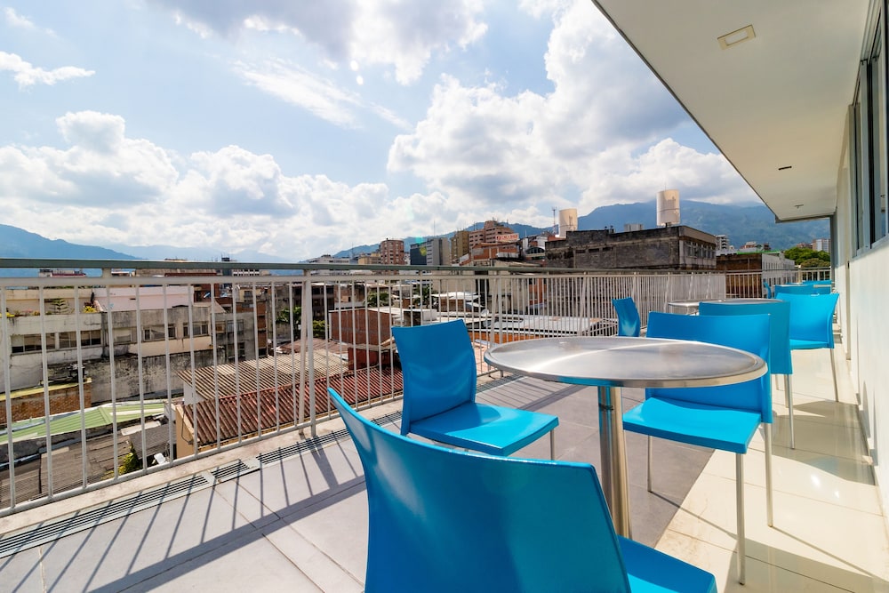 Hotel Tierra Caliente - Image 1