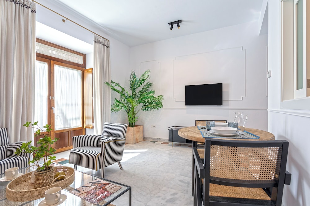 Exclusive Apartment in Seville Center. Francos Viii