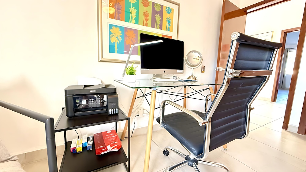 Luxurious 3 Bedroom in Ajijic - Sleeps 6 - Private Gym - Pickleball Court -