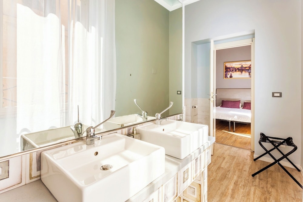 Nicole Suite