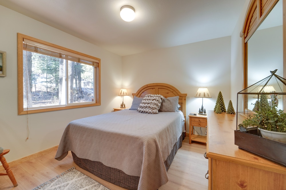 Charming Truckee Cabin: 5 Mi to Donner Lake! view 4