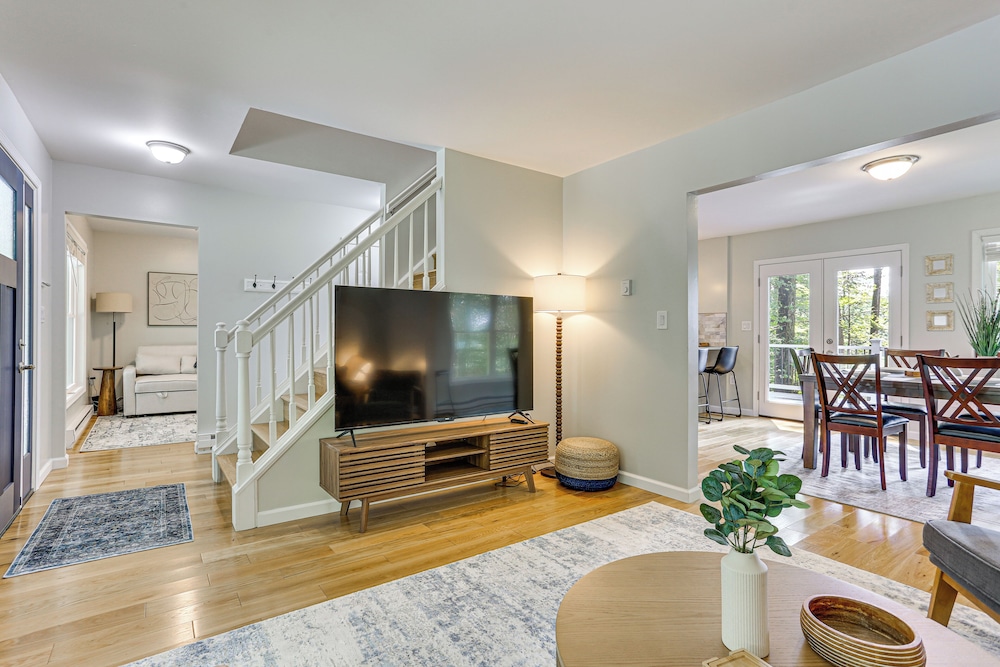 Boat, Fish & Unwind: Waterfront Gem in Pocono Mtns