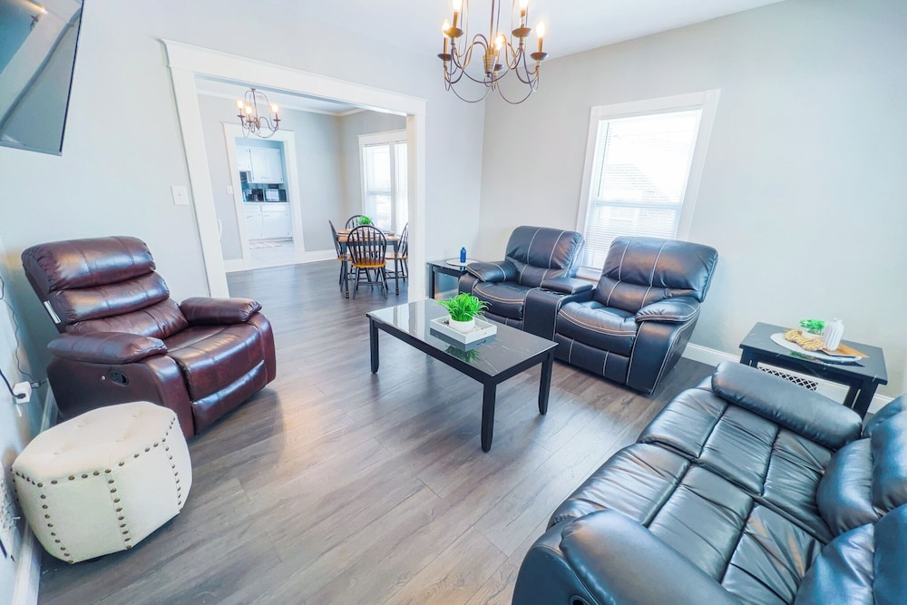 Large 6Br, 2Ba Close To Niagara Falls